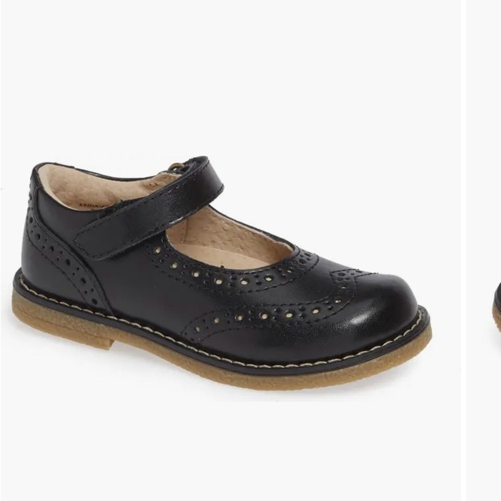 FootmateS classic kid’s shoes .Leather , arch support. Runs small 1/2 sizes